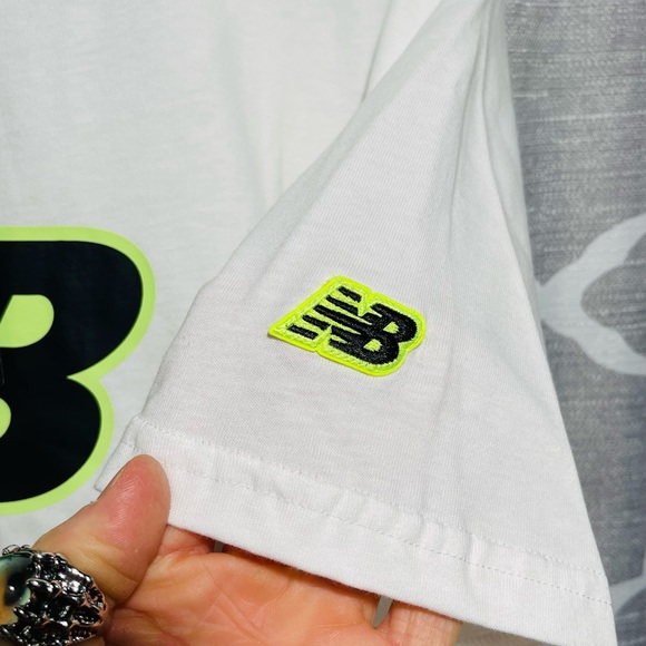 NWT Men’s X-Small New Balance Athletics Psych Varsity Tee In White/Black/Green - Picture 13 of 15